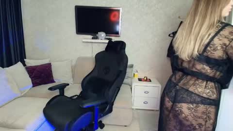 crystalemily online show from October 17, 7:18 pm