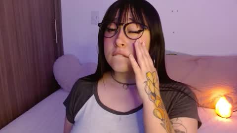 Snapshot of crystalitesq chatting on September 21, 1:53 am Olivia online show from September 21, 1:53 am