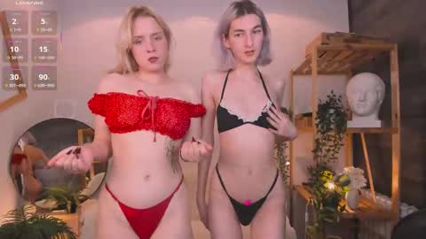 Mia online show from November 14, 8:55 pm