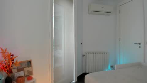 crystalnova_ online show from September 30, 9:31 am