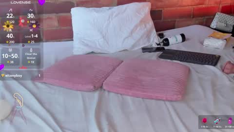 Soy Crystal online show from February 14, 5:36 pm