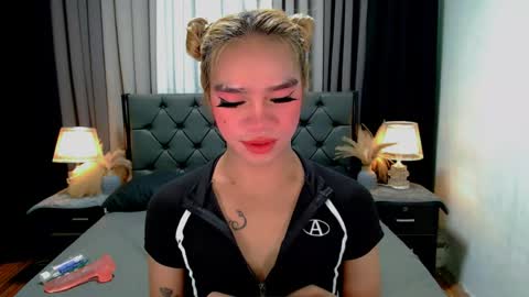 bea takashi  online show from May 7, 10:44 am
