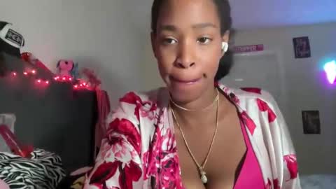 cum2charmxx online show from October 17, 2:32 pm