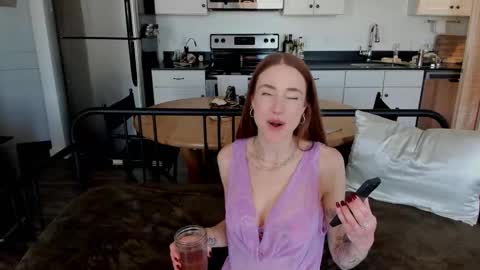 Quinn online show from October 11, 4:43 pm