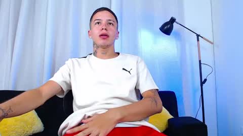 cumandres online show from April 14, 2:31 pm