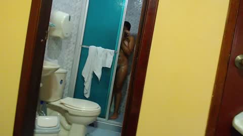 Snapshot of cumb0y_squirtgirl chatting on February 6, 11:42 am Pablo and emma online show from February 6, 11:42 am