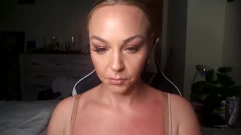 cumguzzlingskank online show from May 27, 4:20 am