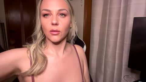 cumguzzlingskank online show from May 21, 5:03 am