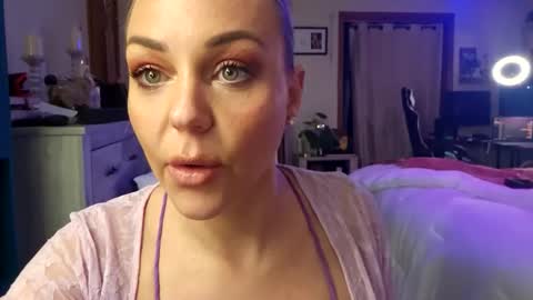 cumguzzlingskank online show from May 14, 3:27 am