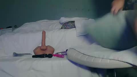 Malcolm and Hannah online show from September 28, 1:36 am