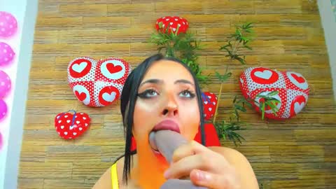 cupcake_izzy online show from February 14, 6:27 am