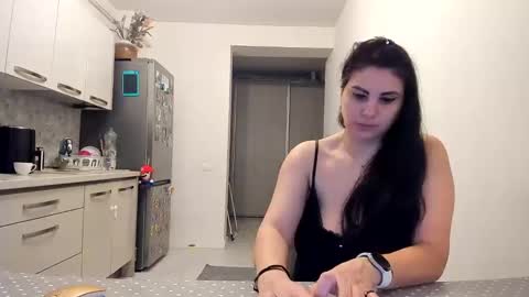 maria  alex online show from February 15, 5:09 am