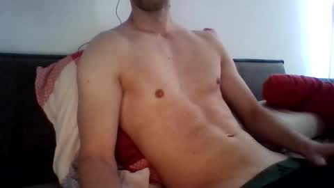 Snapshot of curious94p chatting on September 11, 1:34 pm curious94p online show from September 11, 1:34 pm
