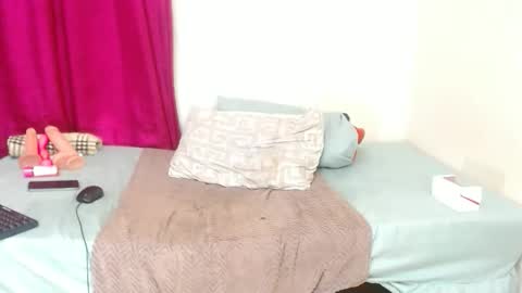 curvycutiexx94 online show from September 14, 8:05 am