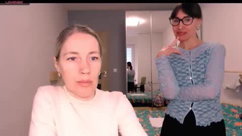 cute_lion_ online show from February 4, 1:59 pm