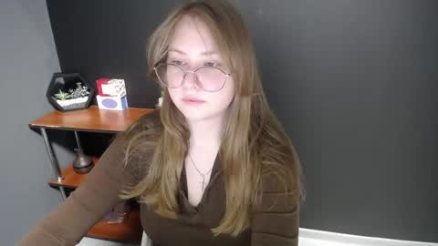 Snapshot of cute_minx chatting on February 11, 7:12 am Veronica online show from February 11, 7:12 am