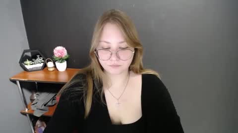 Snapshot of cute_minx chatting on February 21, 11:11 am Veronica online show from February 21, 11:11 am