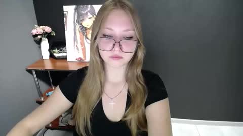 Snapshot of cute_minx chatting on September 21, 6:39 am Veronica online show from September 21, 6:39 am