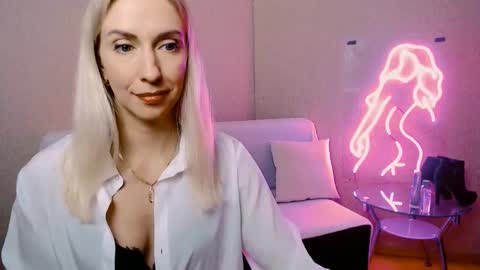 cute_smile_shy online show from January 7, 9:31 pm