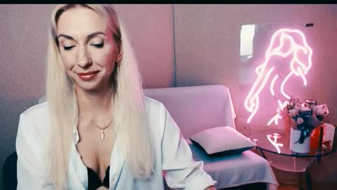 cute_smile_shy online show from October 2, 8:29 pm