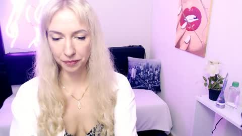 cute_smile_shy online show from June 6, 10:37 pm