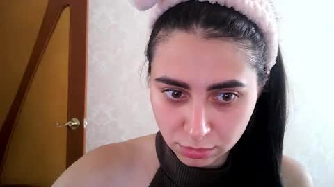 cute_strawberry_ online show from September 12, 6:37 am