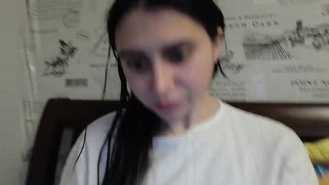 cute_strawberry_ online show from January 8, 4:11 pm