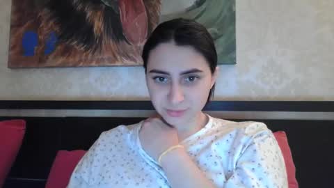 cute_strawberry_ online show from February 11, 5:50 pm