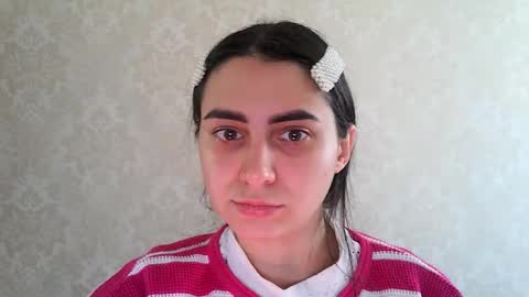 cute_strawberry_ online show from October 5, 7:17 am