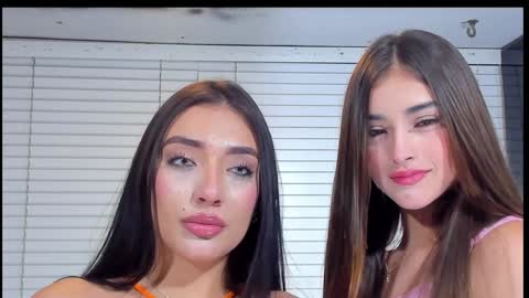 WANNA SEE MORE OF TWINS              online show from January 5, 11:44 pm