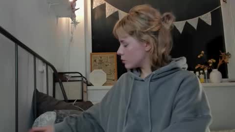 Amy online show from January 17, 5:44 pm