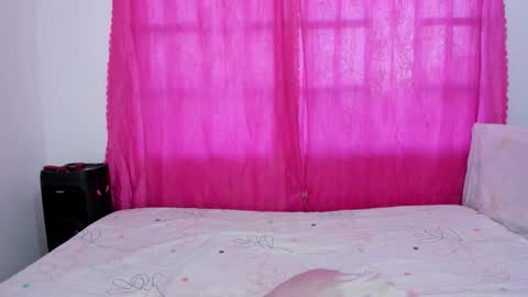 Snapshot of cutenaked_8 chatting on September 21, 10:25 pm Natalie online show from September 21, 10:25 pm
