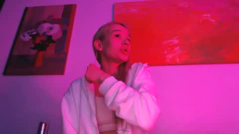 Snapshot of cuteshawty420 chatting on February 15, 3:31 am cuteshawty420 online show from February 15, 3:31 am