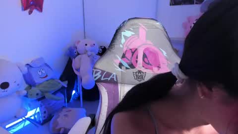  - independent model online show from October 9, 12:49 am