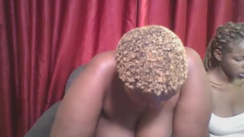 Snapshot of cutey_mellanin chatting on February 17, 12:32 am cutey_mellanin online show from February 17, 12:32 am