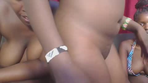 Snapshot of cutey_mellanin chatting on March 12, 7:13 am cutey_mellanin online show from March 12, 7:13 am