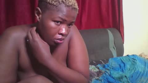 Snapshot of cutey_mellanin chatting on February 11, 2:46 am cutey_mellanin online show from February 11, 2:46 am
