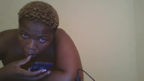 Snapshot of cutey_mellanin chatting on March 3, 12:15 am cutey_mellanin online show from March 3, 12:15 am