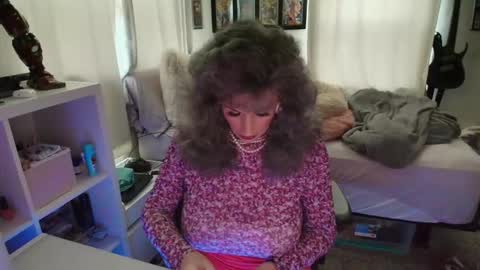 Sandra Love online show from April 3, 3:41 pm