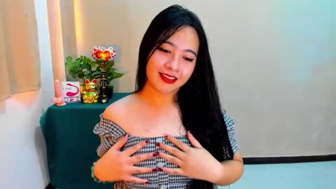 cutie_asianwoman online show from October 17, 7:45 am