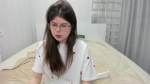 cutie_lory online show from February 18, 4:37 am