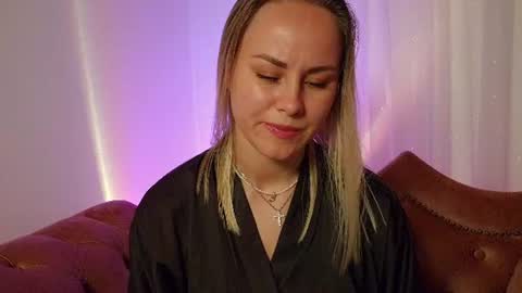 cutie_xoxo_ online show from July 21, 10:39 am
