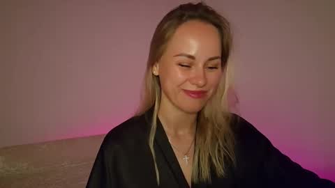 cutie_xoxo_ online show from June 7, 8:14 pm