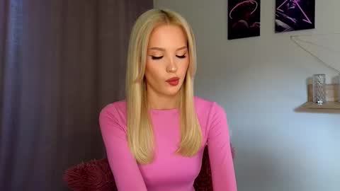 cutiefull_lion online show from March 26, 5:35 am