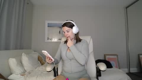 Selina online show from December 4, 4:15 am