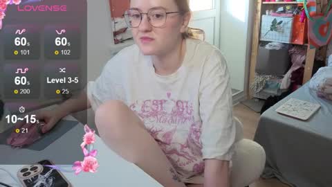 Alice  online show from October 20, 12:21 pm