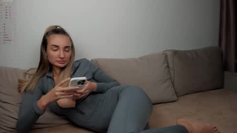 CuttieChloe online show from September 25, 6:26 pm