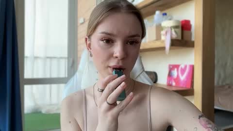 Im Emi streaming with my friend Reyna today online show from May 14, 2:26 pm