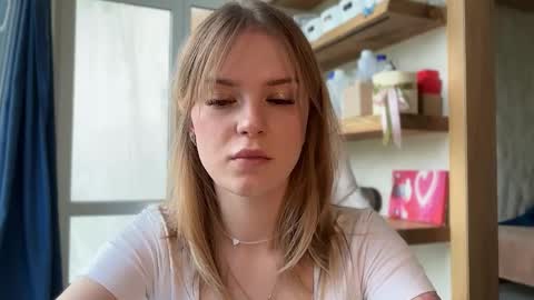 Im Emi streaming with my friend Reyna today online show from May 23, 2:02 pm
