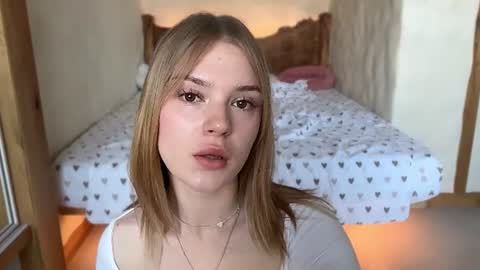 Im Emi streaming with my friend Reyna today online show from June 9, 12:27 pm
